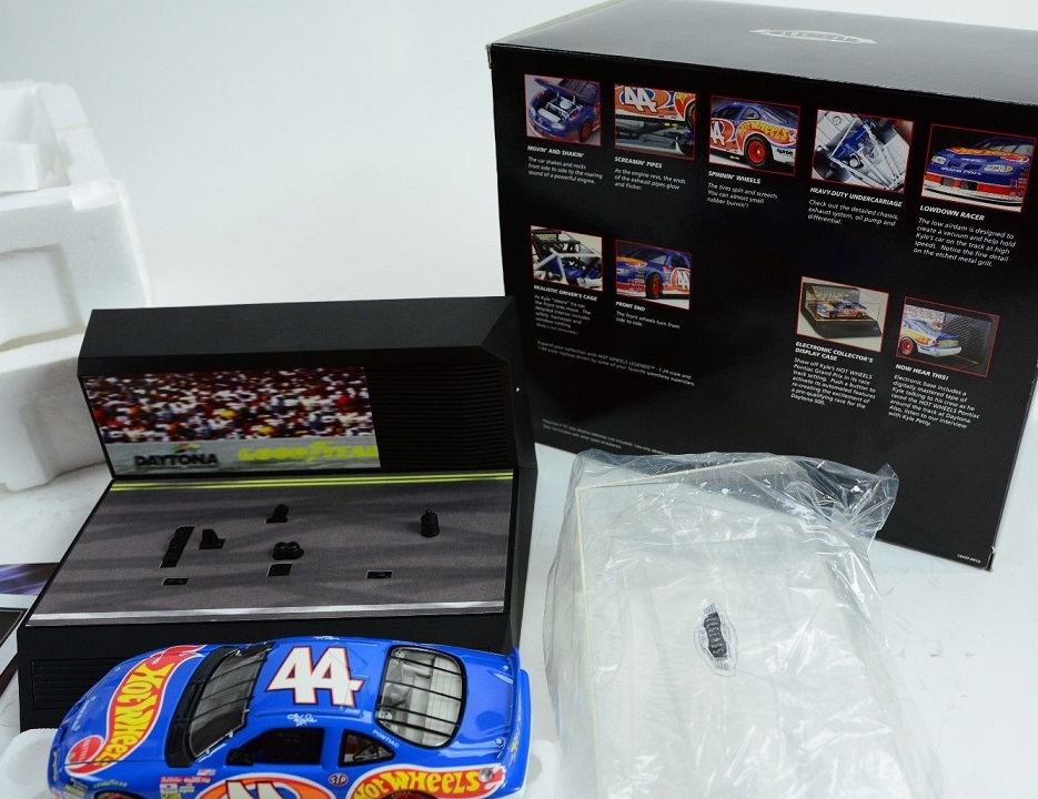 Vídeo] Carrinhos Hot Wheels recriam corridas da Nascar